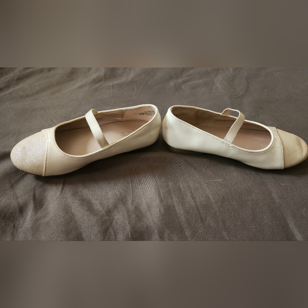 Shoes - Picture 5 of 9